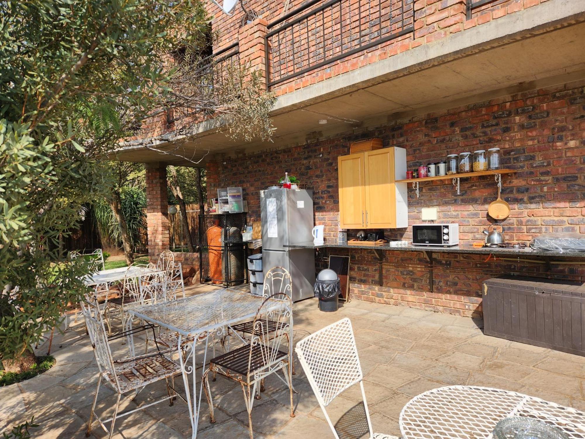 Suikerbosrant Sleep And Go Bed & Breakfast พริทอเรีย ภายนอก รูปภาพ